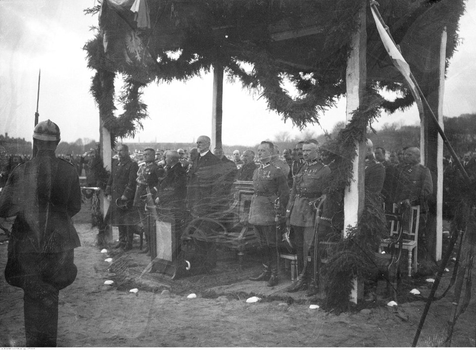 Narcyz Witczak-Witaczyński - Wręczanie chorągwi Oddziałowi Przybocznemu (107-61-8)