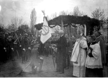 Narcyz Witczak-Witaczyński - Wręczanie chorągwi Oddziałowi Przybocznemu (107-61-15)