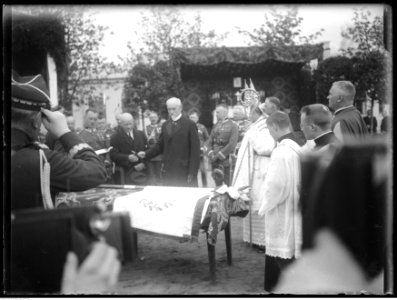 Narcyz Witczak-Witaczyński - Wręczanie chorągwi Oddziałowi Przybocznemu (107-61-10)