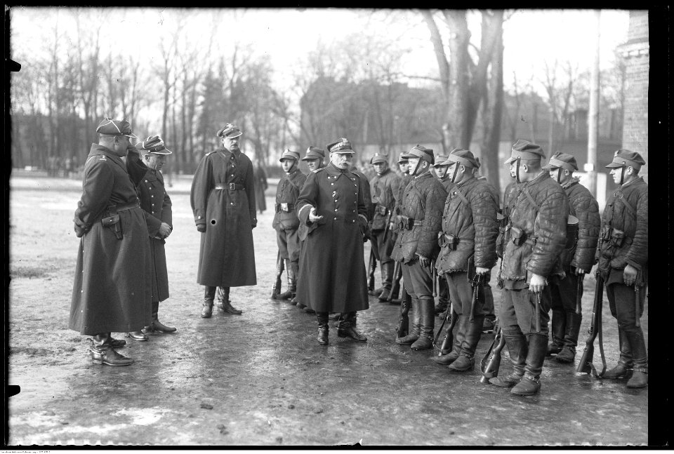 Narcyz Witczak-Witaczyński - Wizyta gen. Aleksandra Osińskiego i gen. Bolesława Wieniawy-Długoszowskiego w 1 Pułku Strzelców Konnych (107-495-6)