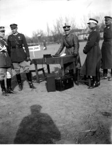 Narcyz Witczak-Witaczyński - Zawody w Szwadronie Przybocznym Naczelnika Państwa na terenie koszar przy ulicy 29 Listopada (107-2-2)