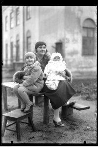 Narcyz Witczak-Witaczyński - Zofia Witczak-Witaczyńska z córkami (107-343-1)
