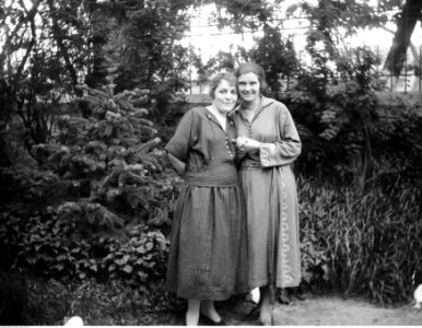Narcyz Witczak-Witaczyński - Zofia Witczak-Witaczyńska, Narcyz Witczak-Witaczyński oraz nierozpoznane osoby (107-13-5)