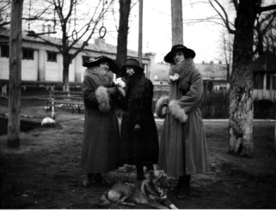 Narcyz Witczak-Witaczyński - Zofia Witczak-Witaczyńska, Narcyz Witczak-Witaczyński oraz nierozpoznane osoby (107-13-14)