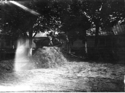 Narcyz Witczak-Witaczyński - Ćwiczenia jeździeckie w Szwadronie Przybocznym (107-1049-2)