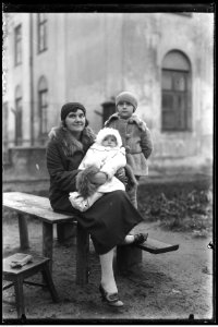 Narcyz Witczak-Witaczyński - Zofia Witczak-Witaczyńska z córkami (107-343-2)