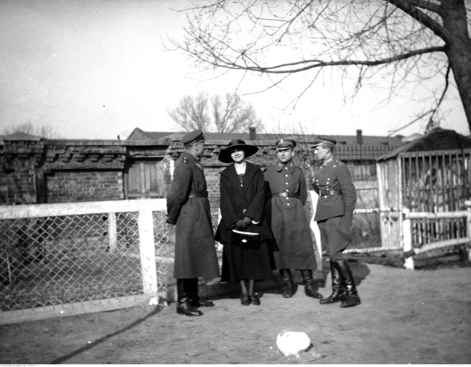 Narcyz Witczak-Witaczyński - Zofia Witczak-Witaczyńska, Narcyz Witczak-Witaczyński oraz nierozpoznane osoby (107-13-22)