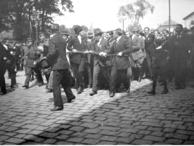 Narcyz Witczak-Witaczyński - Żołnierze Szwadronu Przybocznego Naczelnika Państwa podczas pobytu w Krakowie i Wieliczce (107-7-13)