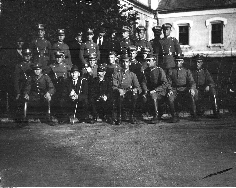 Narcyz Witczak-Witaczyński - Żołnierze Szwadronu Przybocznego Naczelnika Państwa podczas pobytu w Krakowie i Wieliczce (107-7-8)