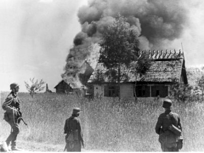 Natarcie żołnierzy niemieckich na wieś na froncie wschodnim (2-1929)