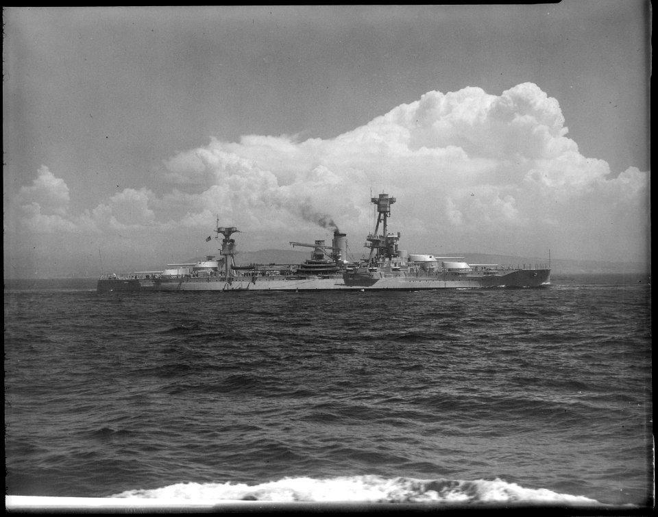 New York (BB34). Starboard side, underway, 08-1935 - NARA - 520779