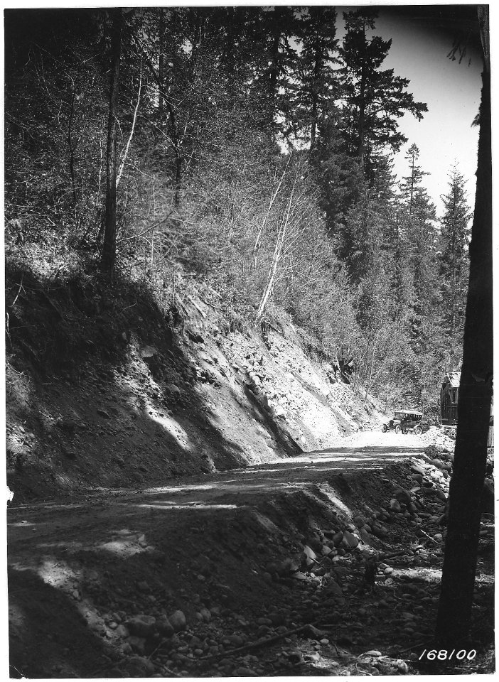 New road to Foley Springs on Mckenzie River District, Cascade Forest, Oregon, 1922. - NARA - 299203