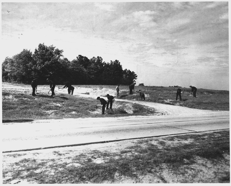 Newberry County, South Carolina. A SCS and State Highway Control demonstration on Highway 22 betwee . . . - NARA - 522695