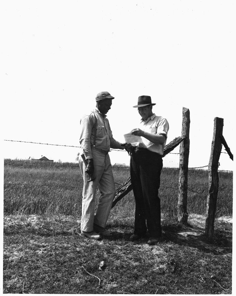 Newberry County, South Carolina. Peter Kinard and RR supervisor talking over plan of work. - NARA - 522804