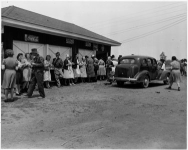 Newberry County, South Carolina. Noon hour at the Newberry County Mattress Center. Lunch is served . . . - NARA - 522687