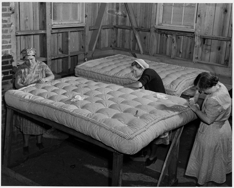 Newberry County, South Carolina. Typical scene at the Newberry County Mattress Project Center. 4,64 . . . - NARA - 522685