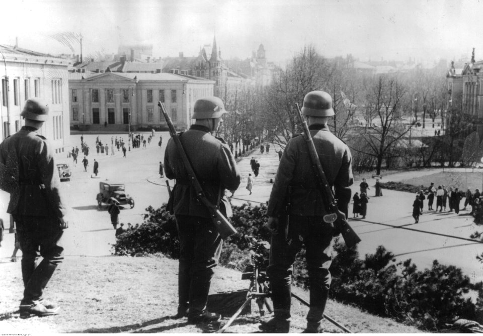 Niemiecki posterunek ze stanowiskiem karabinu maszynowego w Oslo (2-442) photo
