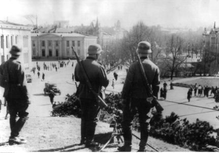 Niemiecki posterunek ze stanowiskiem karabinu maszynowego w Oslo (2-442) photo
