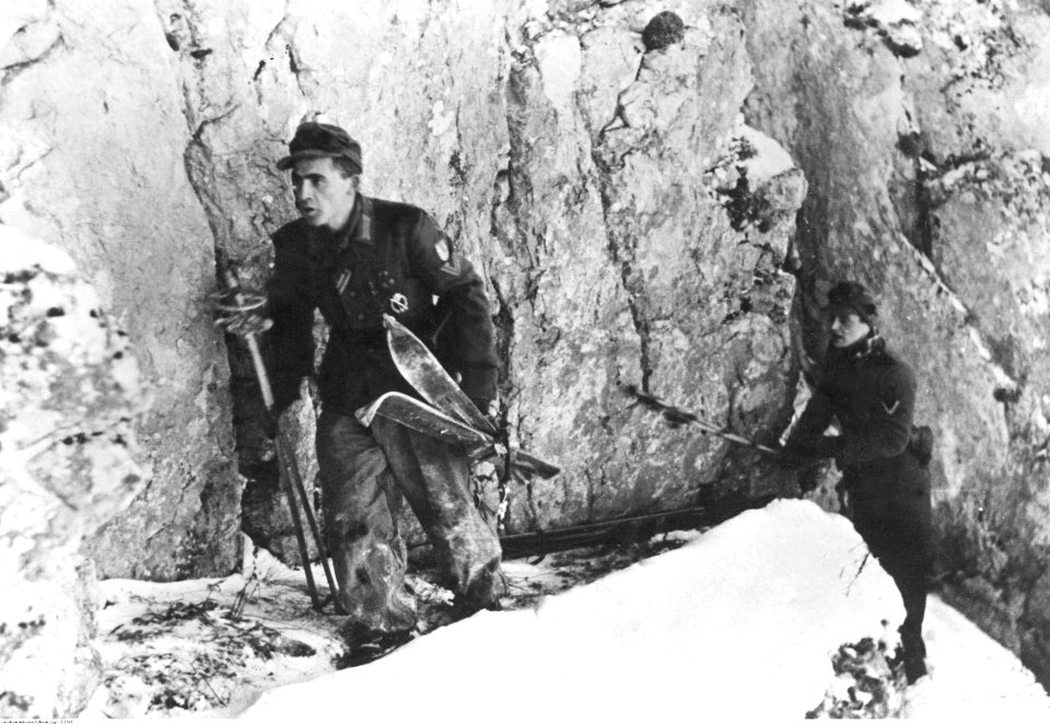 Niemiecki patrol rozpoznawczy na froncie włoskim (2-2269)