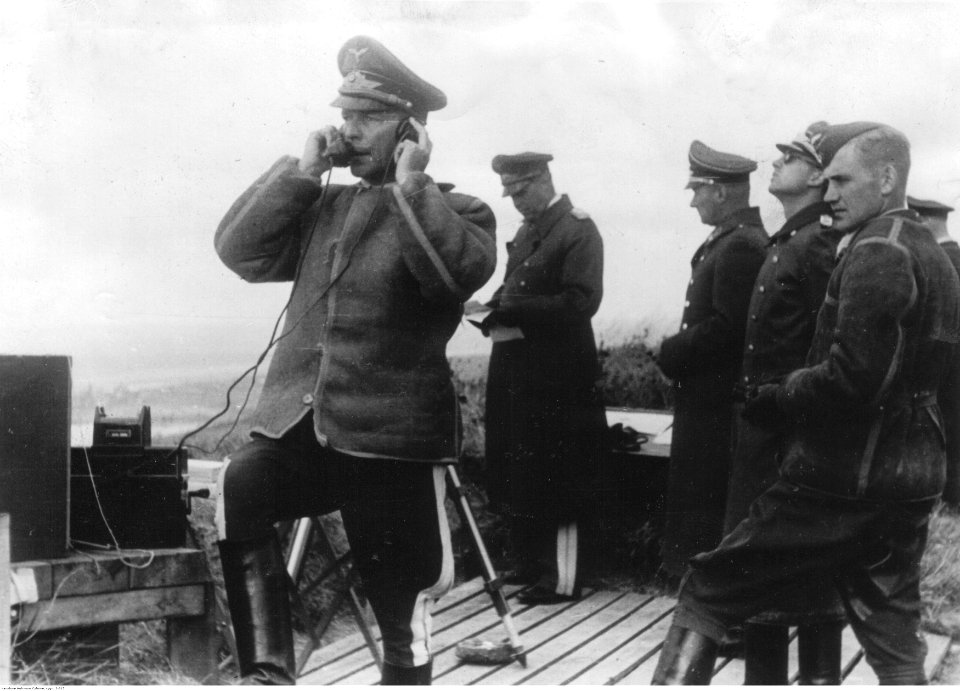 Niemieckie stanowisko dowodzenia nad kanałem La Manche (2-315)