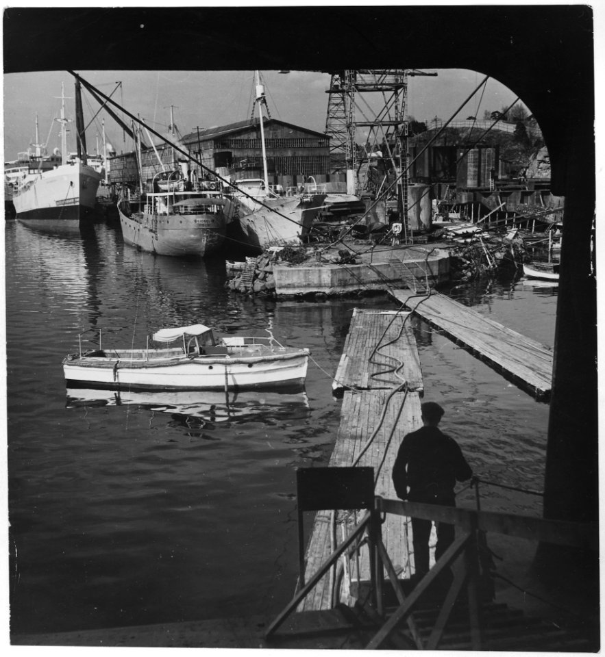 Norway. (Harbor) - NARA - 541747 photo