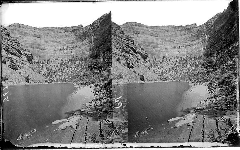 No title. Shows river coming around a bend. Old nos. 284, 419, 695. - NARA - 517922