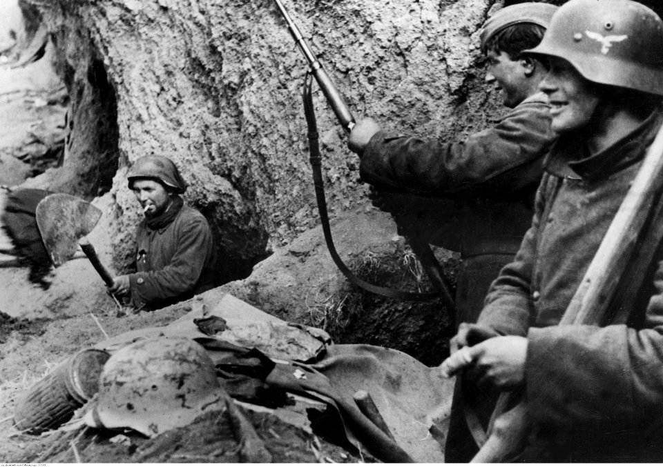 Niemieccy artylerzyści na froncie pod Nettuno - Anzio (2-2189)