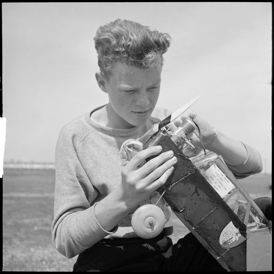 Oakland, California. High School Youth. Notice the identification on the model. Although gas models are limited to... - NARA - 532228