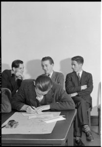 Oakland, California. Junior Employment Service. Youth without any work experience has a difficult time landing a... - NARA - 532229