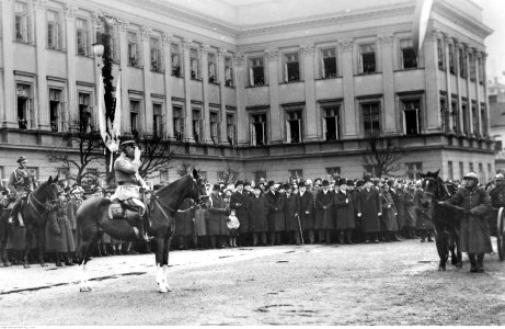 Obchody święta 11 listopada w Warszawie (22-257-2)