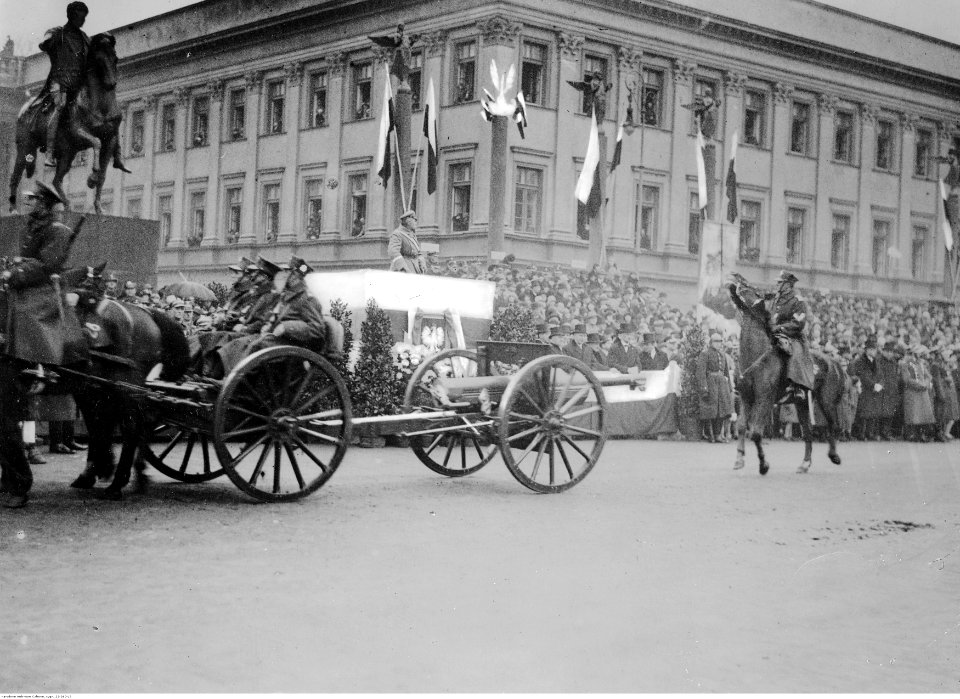 Obchody święta 11 listopada w Warszawie (22-260-13)