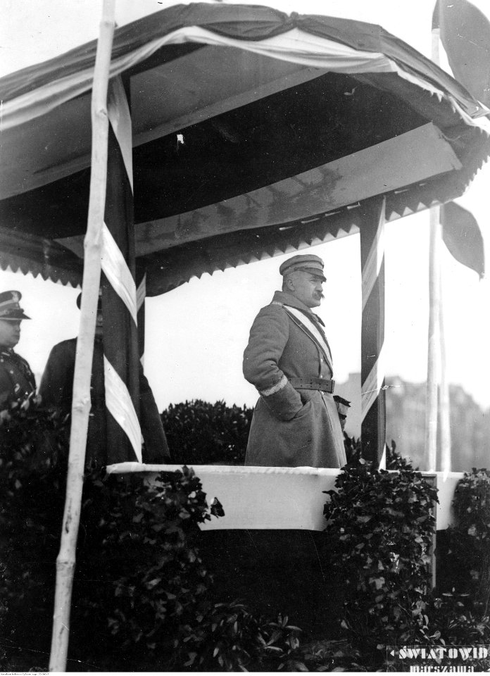 Obchody święta 11 listopada w Warszawie (22-262-2)