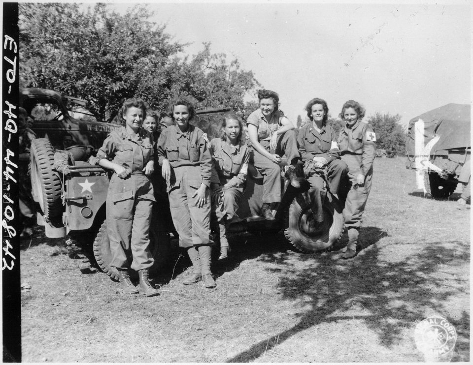 Nurses of a field hospital who arrived in France via England and Egypt after three years service. - NARA - 531500