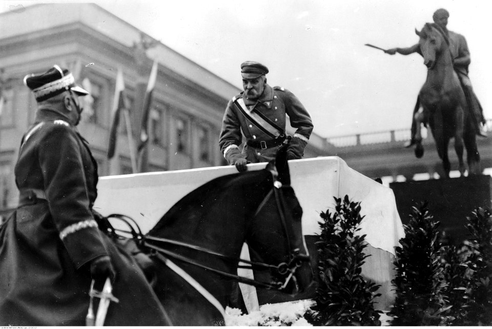 Obchody święta 11 listopada w Warszawie (22-260-15)