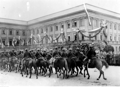 Obchody święta 11 listopada w Warszawie (22-258-3)