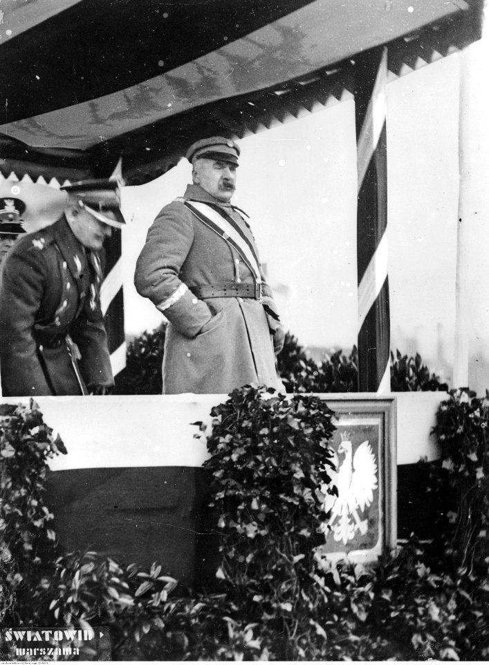 Obchody święta 11 listopada w Warszawie (22-262-3)
