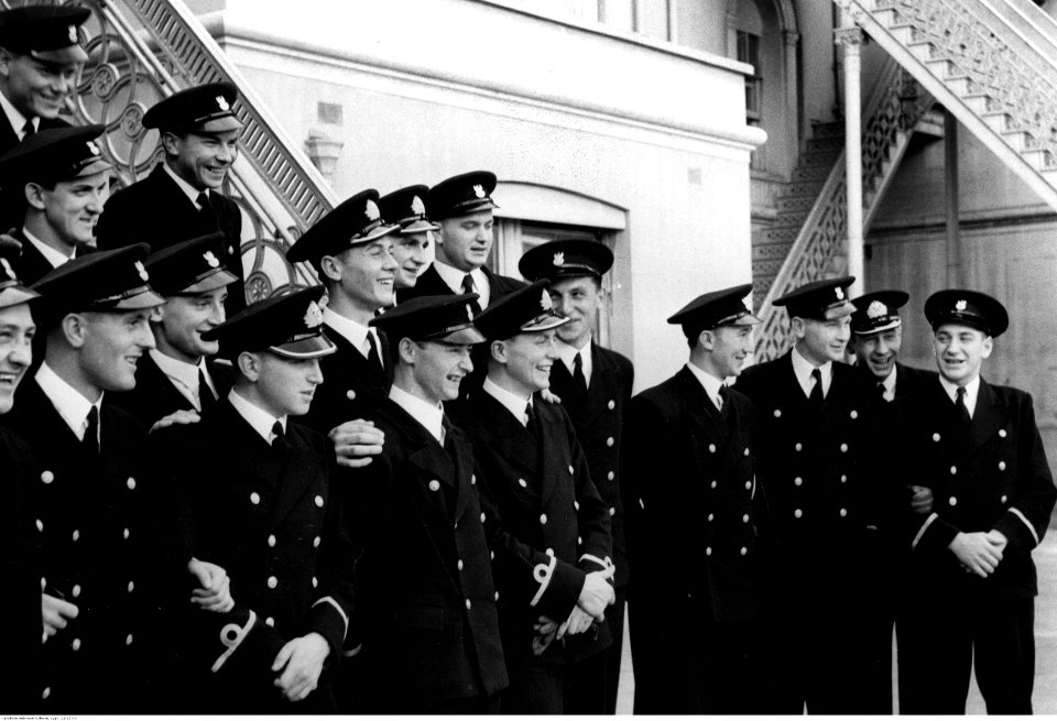 Nieustalona uroczystość w Polskiej Szkole Podchorążych Marynarki Wojennej w Wielkiej Brytanii (21-150-3)