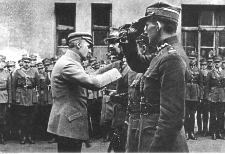 Odznaczenie oficerów Wojska Polskiego przez Naczelnika Państwa Józefa Piłsudskiego (22-476)