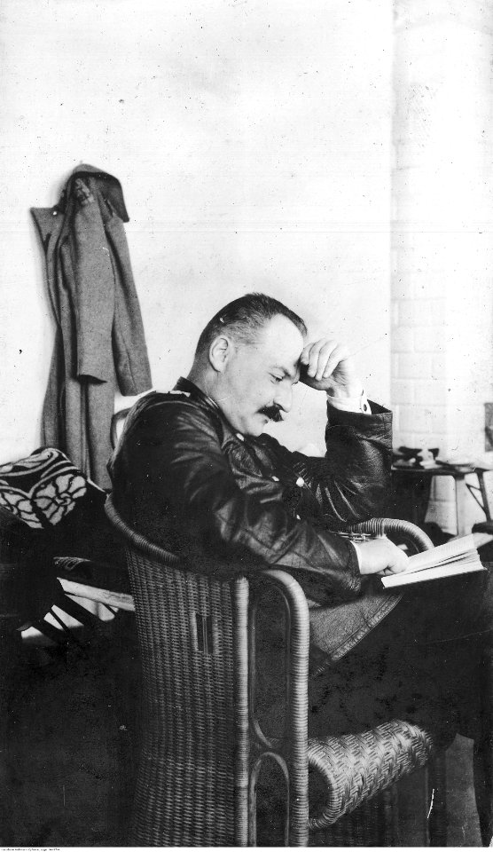 Oficerowie rosyjskiego 12 Dywizjonu Artylerii Moździerzy w Długoszyjach na Wołyniu (94-97-4)