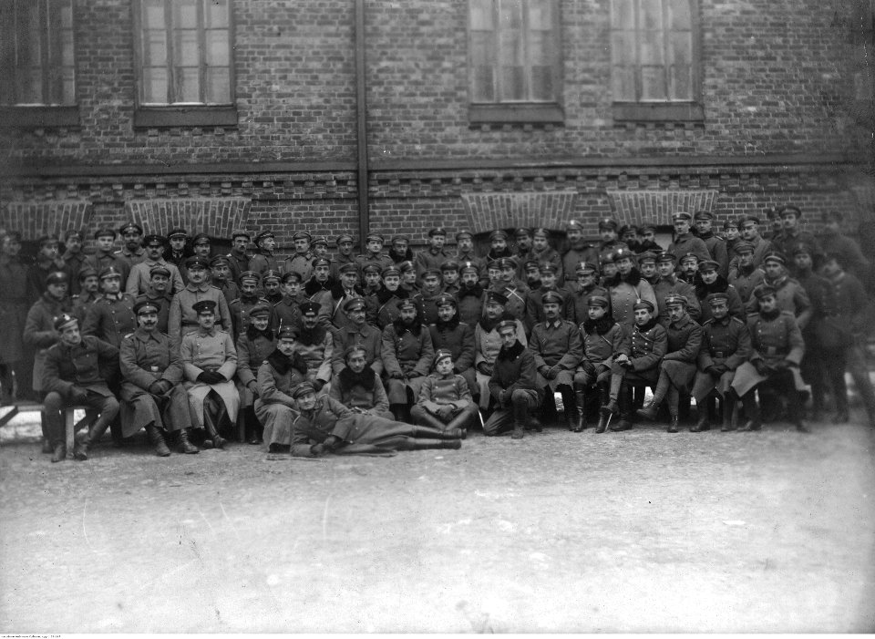 Ofiecrowie polscy i niemieccy podczas inspekcji I Brygady Legionów Polskich przeprowadzanej przez generała Felixa von Bartha i pułkownika Stanisława Szeptyckiego w Zambrowie (22-167)
