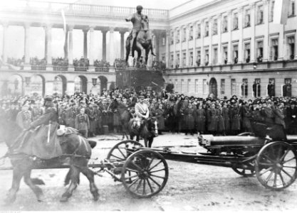 Obchody święta 11 listopada w Warszawie (22-257-3)