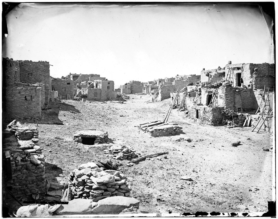 Oraibi, west court - NARA - 523736