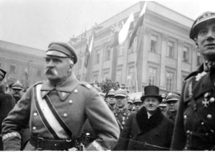 Obchody święta 11 listopada w Warszawie (22-260-8)