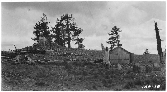 On top of Yellowjacket Butte, Crater Forest, Oregon, 1922 - NARA - 299206 photo