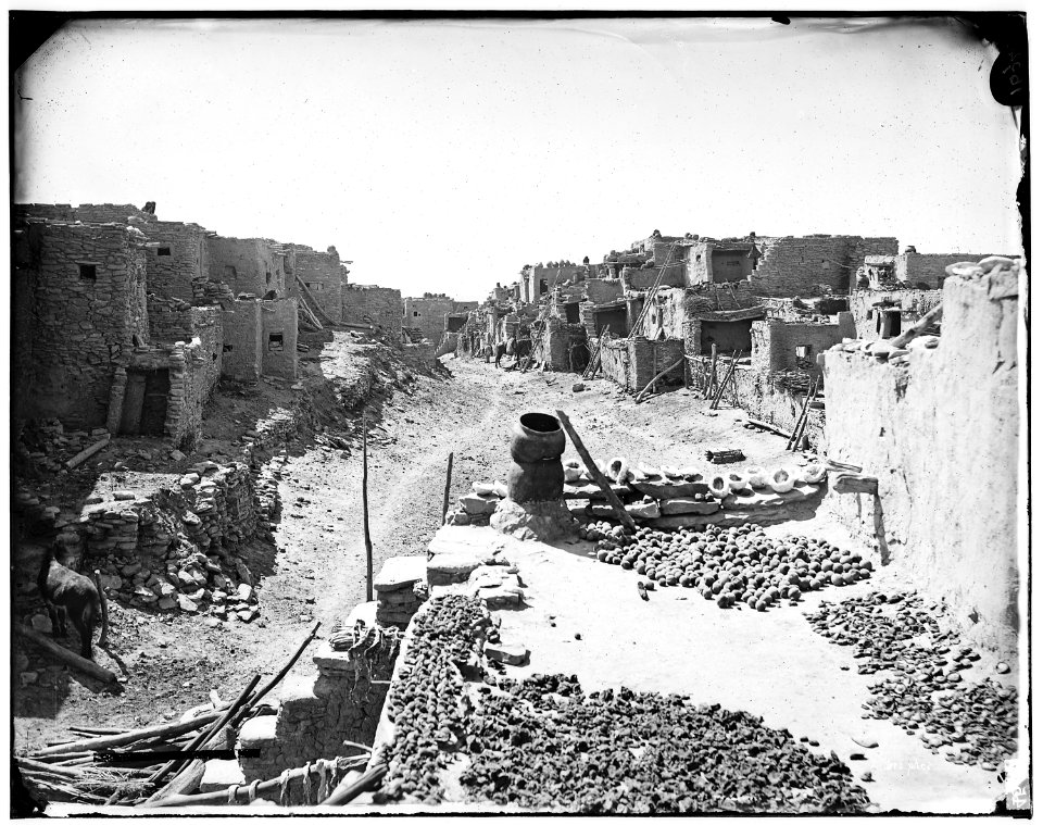 Oraibi, east court - NARA - 523735