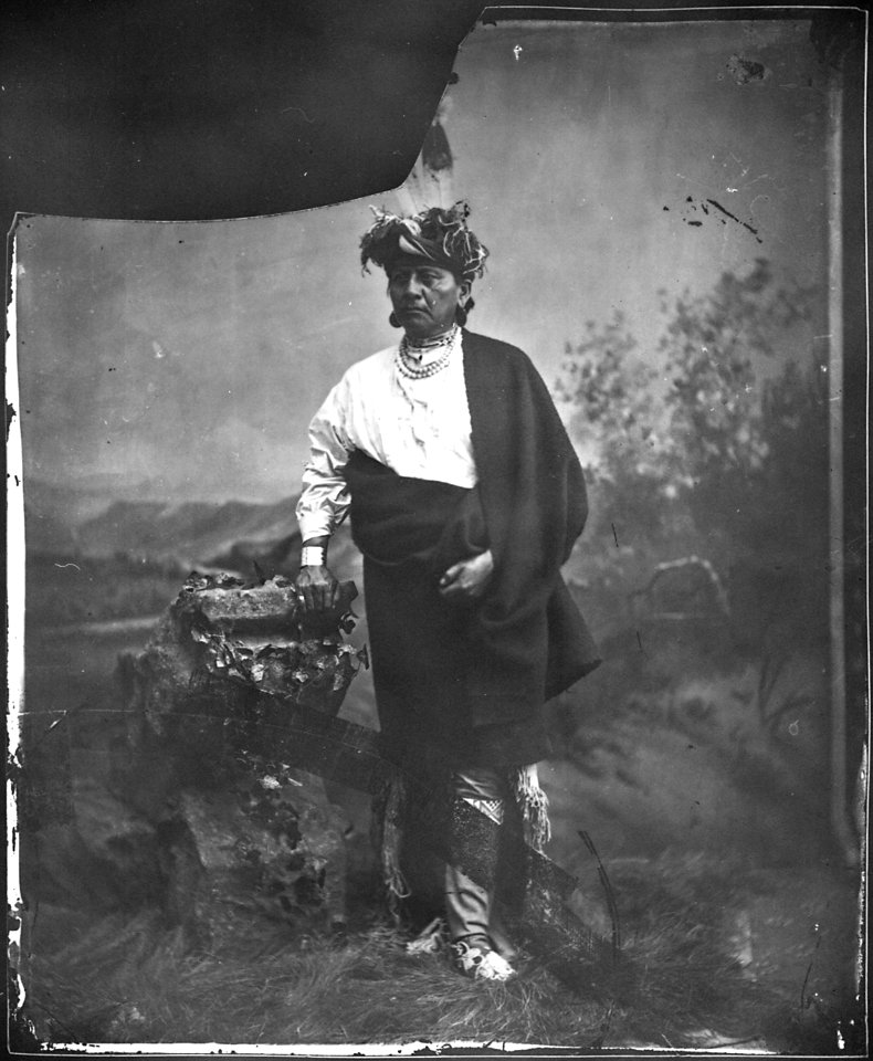 Oto portrait, full length - NARA - 523589