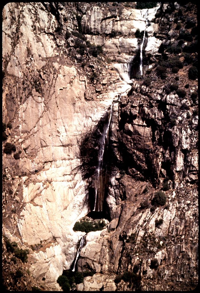 ONE OF THE WATERFALLS ALONG THE UPPER KINGS RIVER IN AN INACCESSIBLE GORGE. A DAM IS PROPOSED FOR - NARA - 542698
