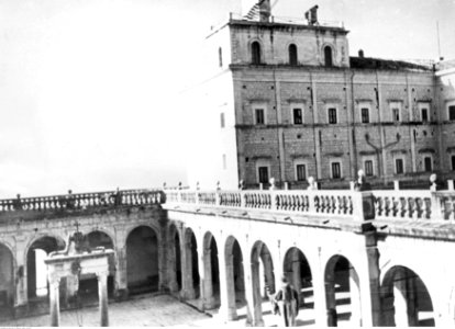 Opactwo Benedyktynów na wzgórzu Monte Cassino (2-2127)