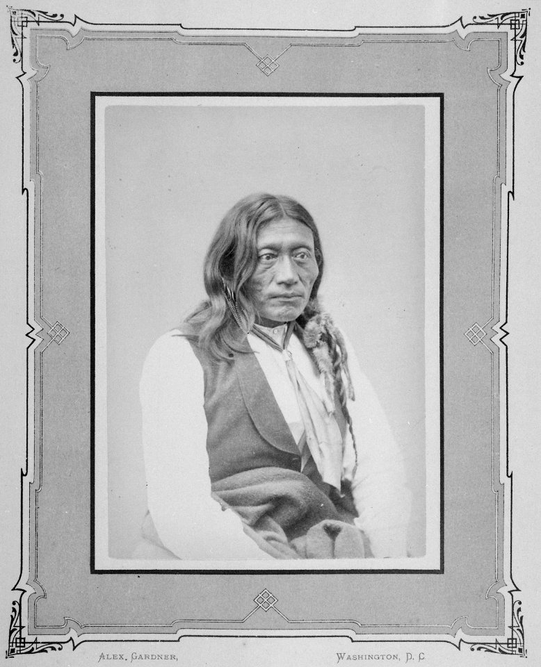 Pacer. Apaches - NARA - 519097