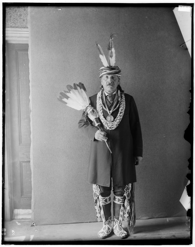 Oto, full length portrait - NARA - 523830
